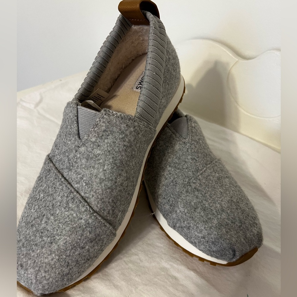 Tom’s sneakers. Size 6.5